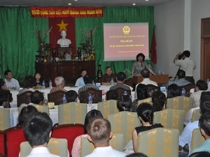 Vietnamese people in Thailand discussed on the draft amendments to the 1992 Constitution of Vietnam. Photo: VNA